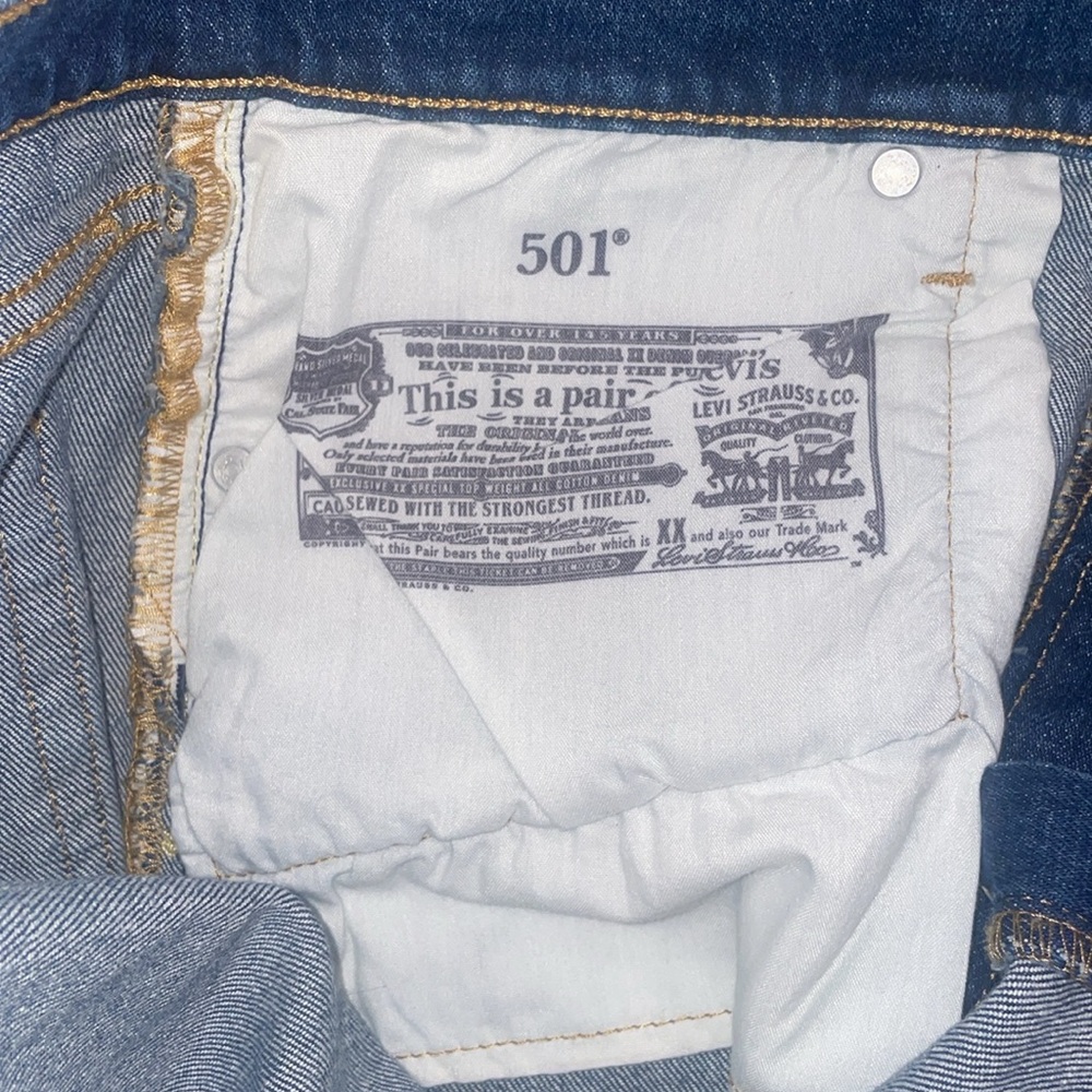Womans Levi 501 Distressed Size 29 Jean Shorts - image 5